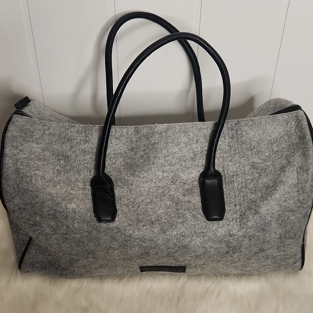 Kenneth Cole gray wool oversized weekend/duffel bag
